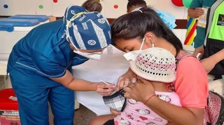 Bono Juancito Pinto: Salud instala 203 puntos de vacunación contra el sarampión cerca de bancos