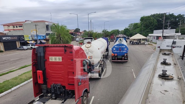 YPFB asegura transporte de hidrocarburos tras levantamiento de bloqueos en Santa Cruz