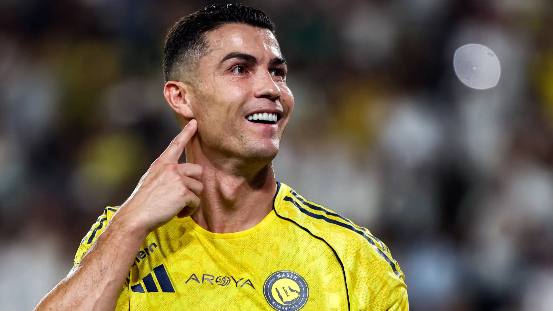 Cristiano Ronaldo enseña a IShow Speed a marcar el ritmo del bombo tras la goleada del Al Nassr