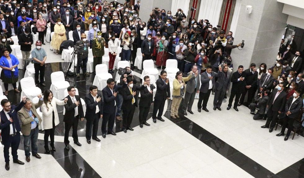 Cerrar carteras de Medio Ambiente y Desarrollo Rural sería un “grave error”, advierten ministros