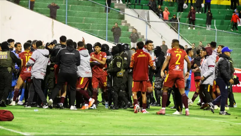 Pelea campal tras el Real Oruro–Blooming deja un funcionario fracturado y múltiples expulsados