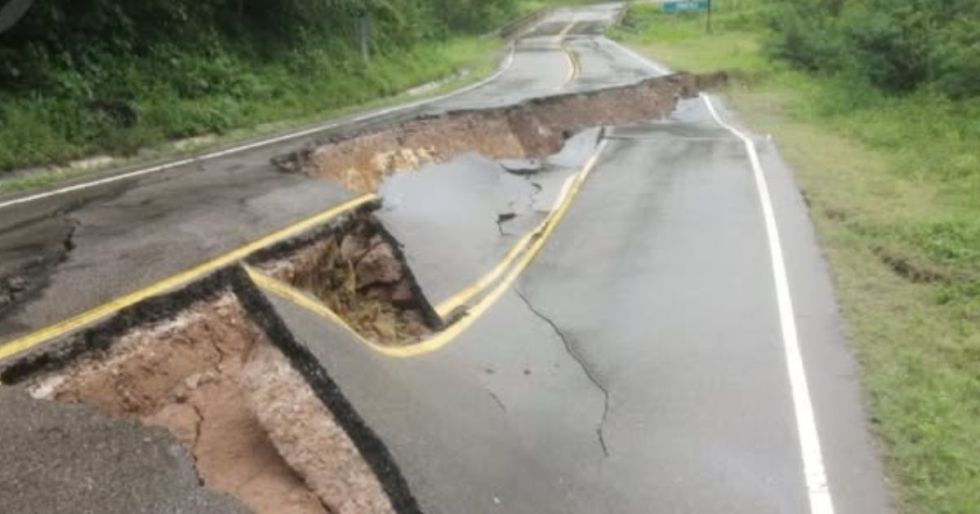 Carretera antigua Santa Cruz–Cochabamba queda inhabilitada por derrumbes