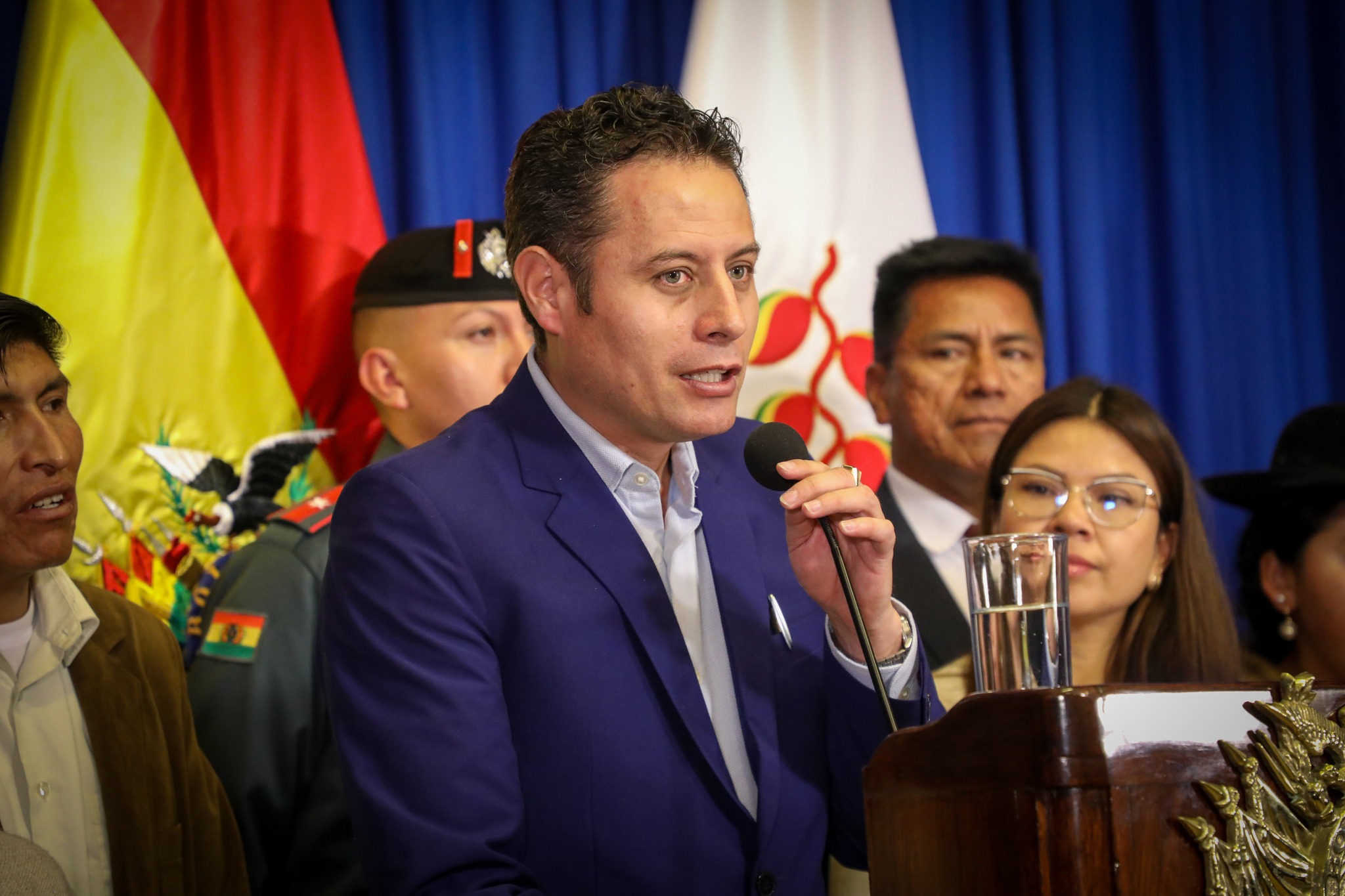 Lara asegura que no se ausentó por ocio y afirma que el presidente Paz no responde sus llamadas