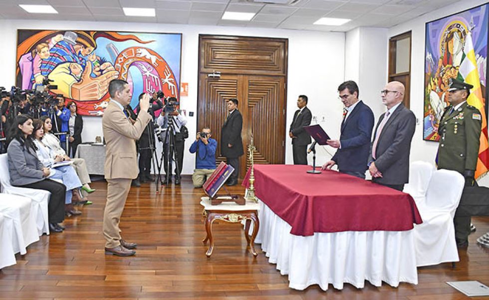Presidencia absorbe funciones de Justicia y reestructura el aparato estatal