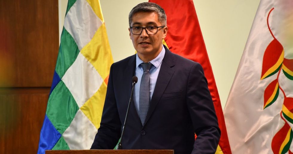 Ministro de Economía denuncia boicot e irregularidades al asumir la cartera