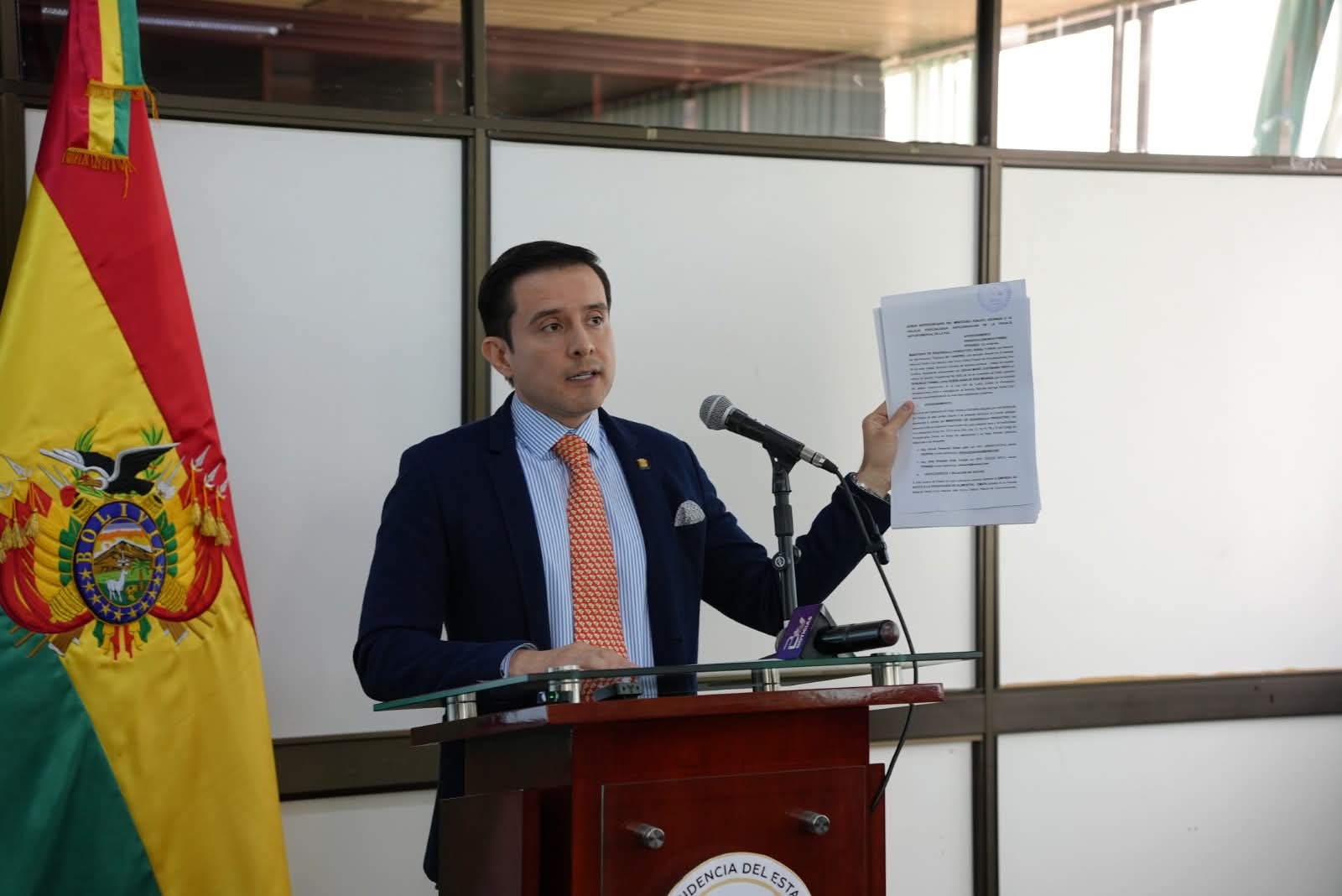 El Gobierno dispone congelar el precio y el peso del pan de batalla