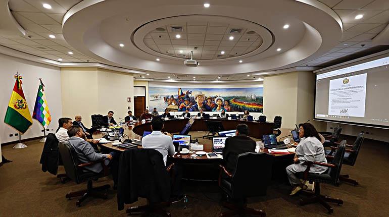 Decreto de reorganización reduce los ministerios de 17 a 15 en el nuevo gabinete de Rodrigo Paz