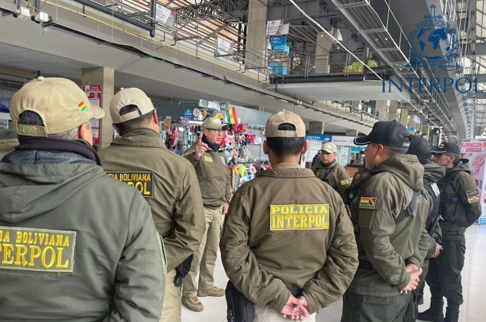 INTERPOL Bolivia activa controles en 31 pasos fronterizos y aeropuertos para garantizar arraigo de exautoridades