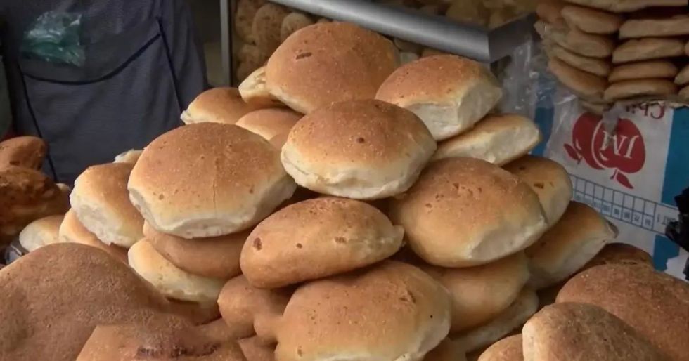 Panificadores acuerdan mantener el precio del pan de batalla en Sucre