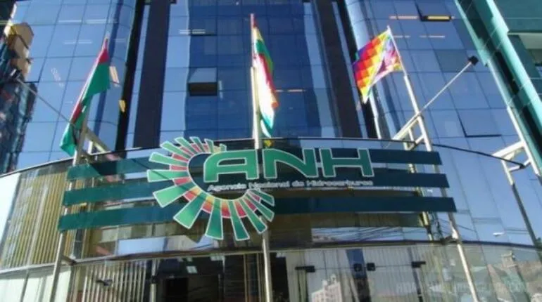 Fiscalía allana la ANH en La Paz por desvío de cisternas con combustible