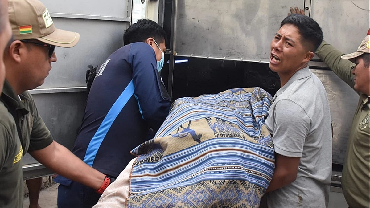 Gobierno denuncia uso de drones y explosivos en bloqueo de Cotapachi