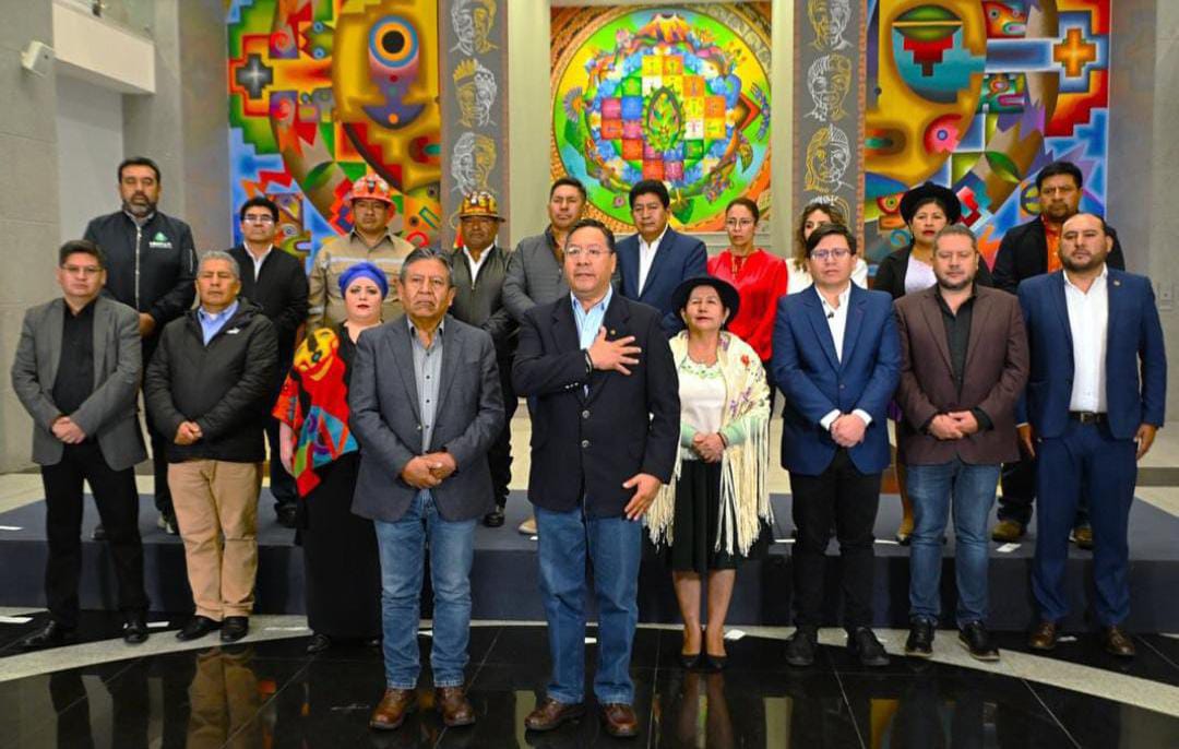 Senado exige que Arce y sus exministros permanezcan en Bolivia