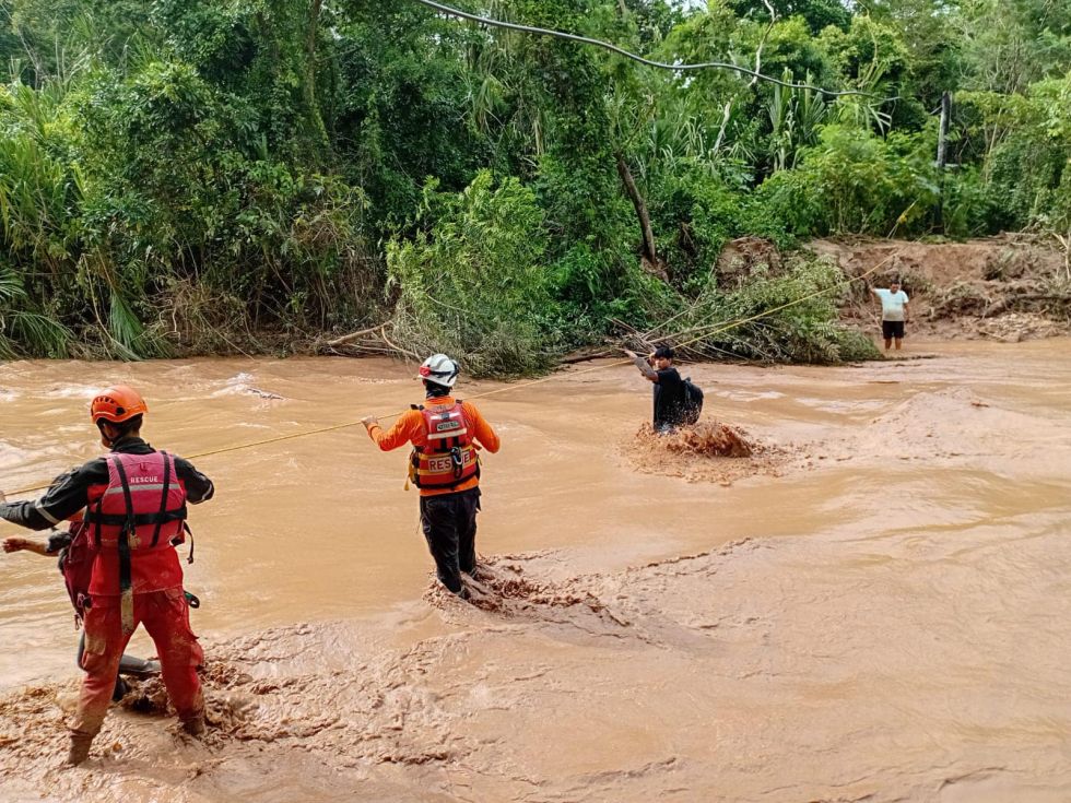 Riada en Santa Cruz deja 20 fallecidos y 10 desaparecidos, confirma Defensa