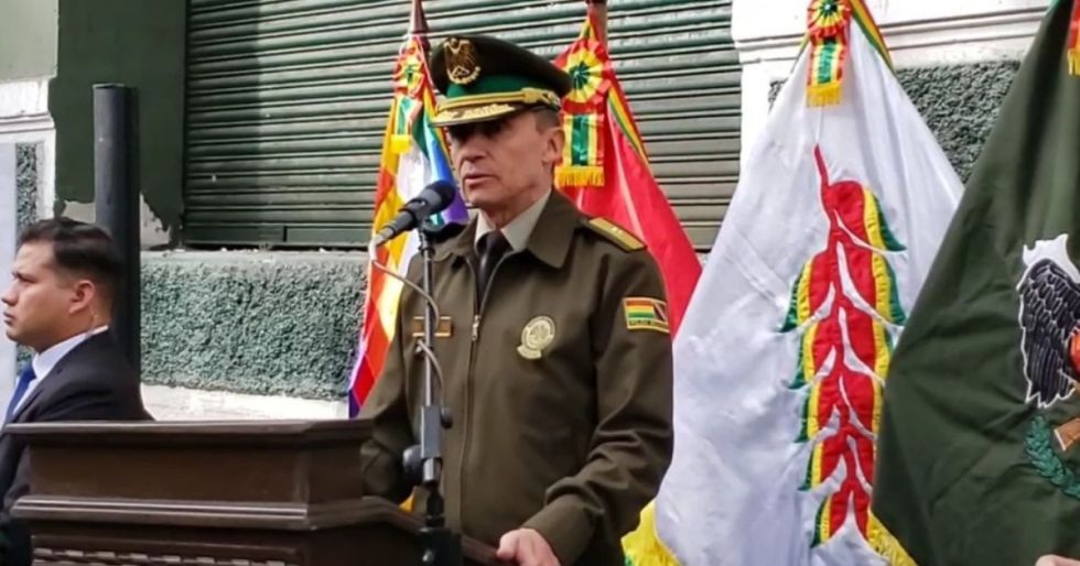El nuevo comandante general de la Policía Boliviana instruye reducir personal administrativo y reforzar patrullajes