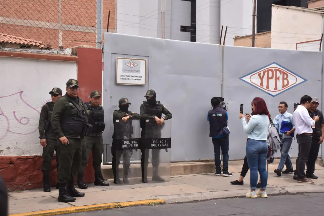 Exfuncionario de YPFB es detenido por presunta corrupción en contratos millonarios