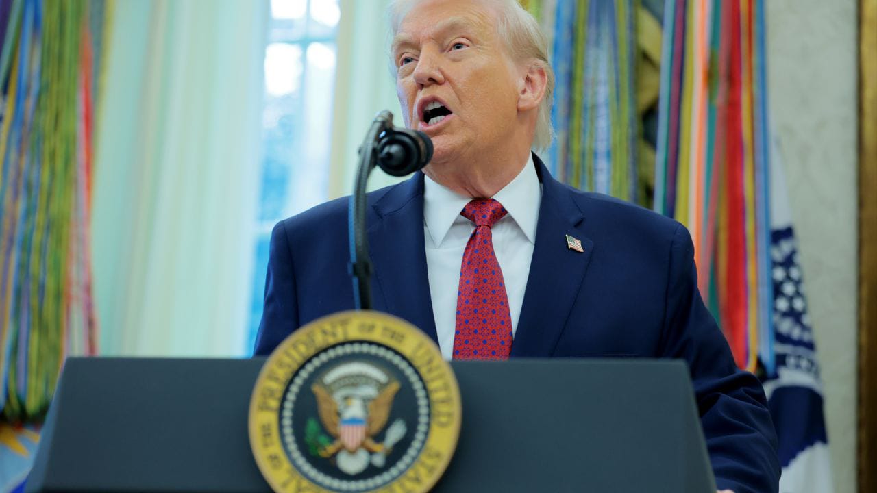 Trump ordena un “bloqueo total” a petroleros sancionados que operen desde Venezuela