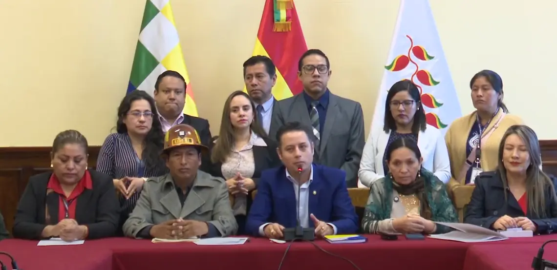 Bancadas del Legislativo rechazan medidas del Gobierno por impacto social