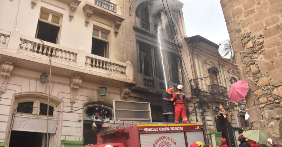 La Paz: Incendio en edificio colonial deja pérdidas de $us 600 mil a artesanos