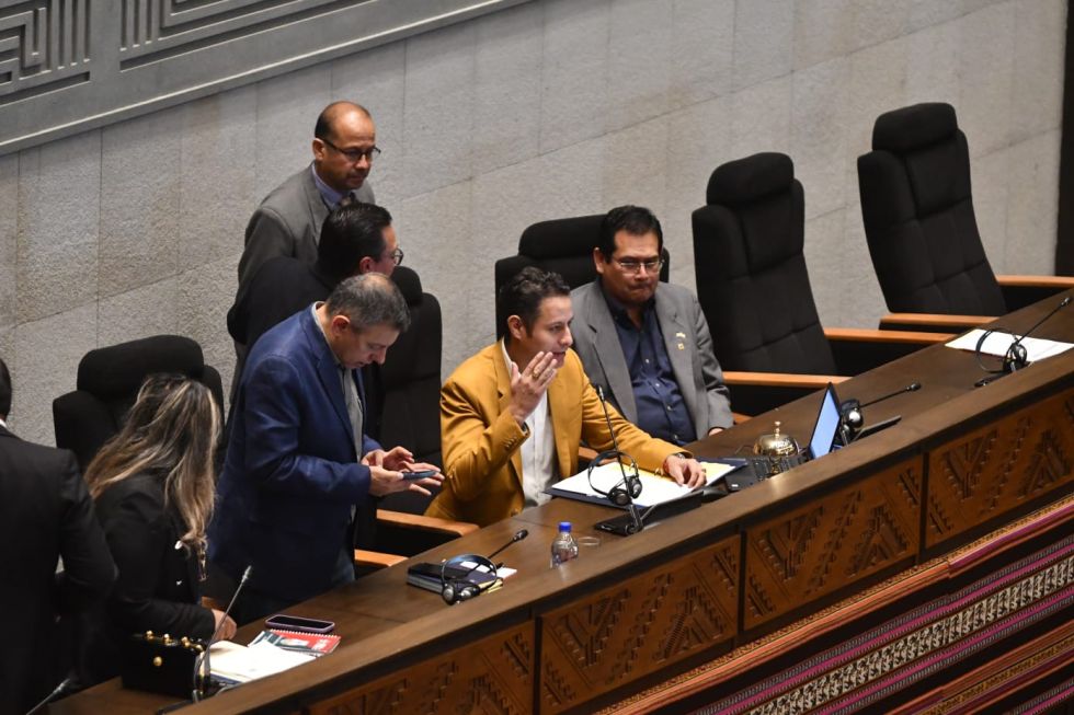 Amparos constitucionales frenan la elección de vocales del TSE en la Asamblea