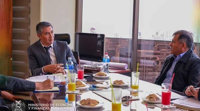 Ministro de Economía y gobernador de Cochabamba buscan destrabar desembolsos