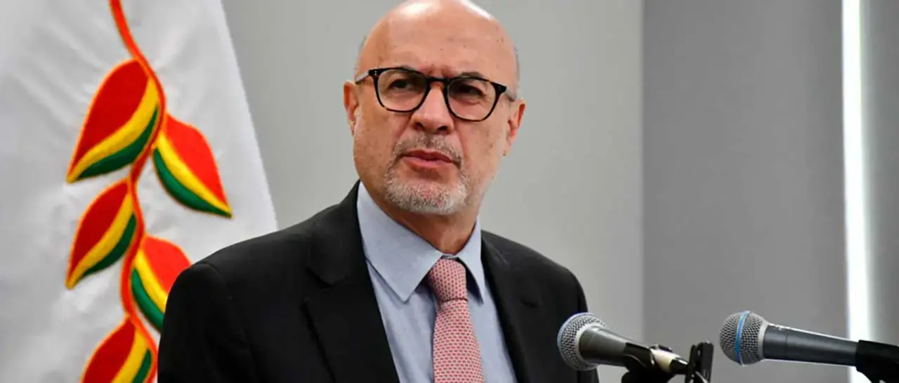 Ministro Lupo acusa a la COB de «engordar» privilegios mientras el país se empobrecía