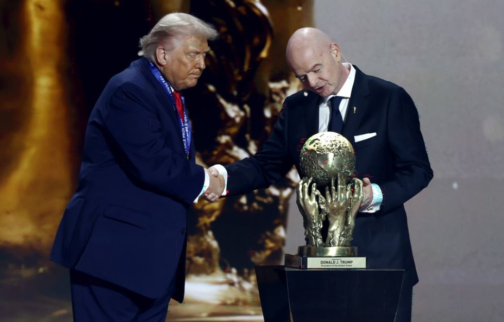Trump recibe el primer galardón de la Paz otorgado por la FIFA