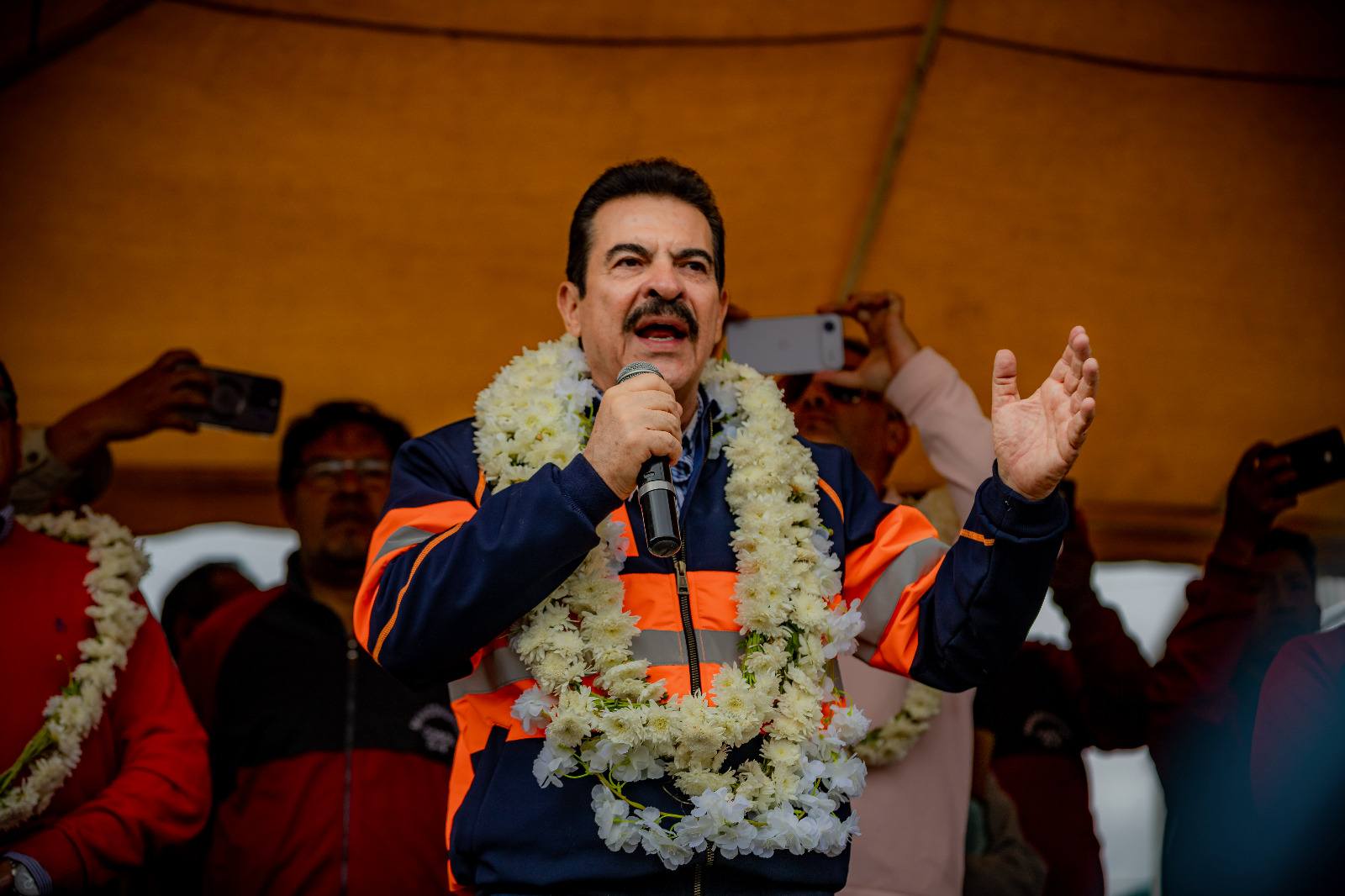 Admiten demanda de inhabilitación contra Manfred y el candidato anuncia respuesta