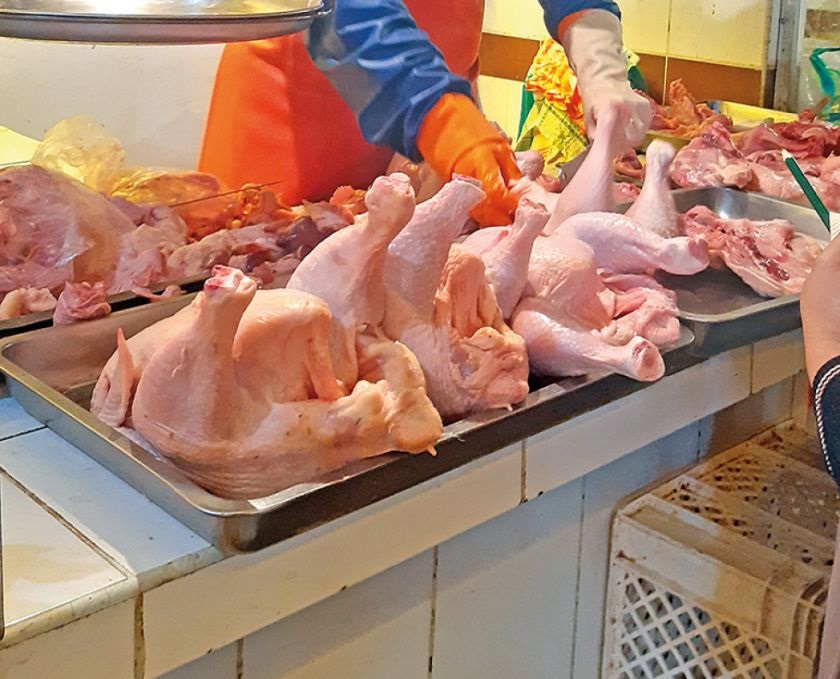 Repartidores bloquean ingreso de pollo más barato a Sucre