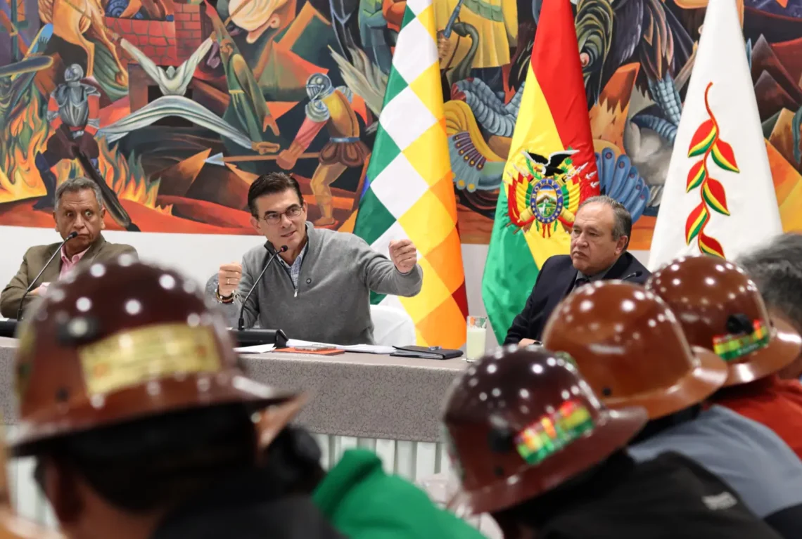 Paz plantea volver al país una potencia en minería
