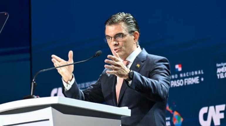 Paz sella acuerdos con la CAF y propone que Bolivia integre el Corredor Bioceánico