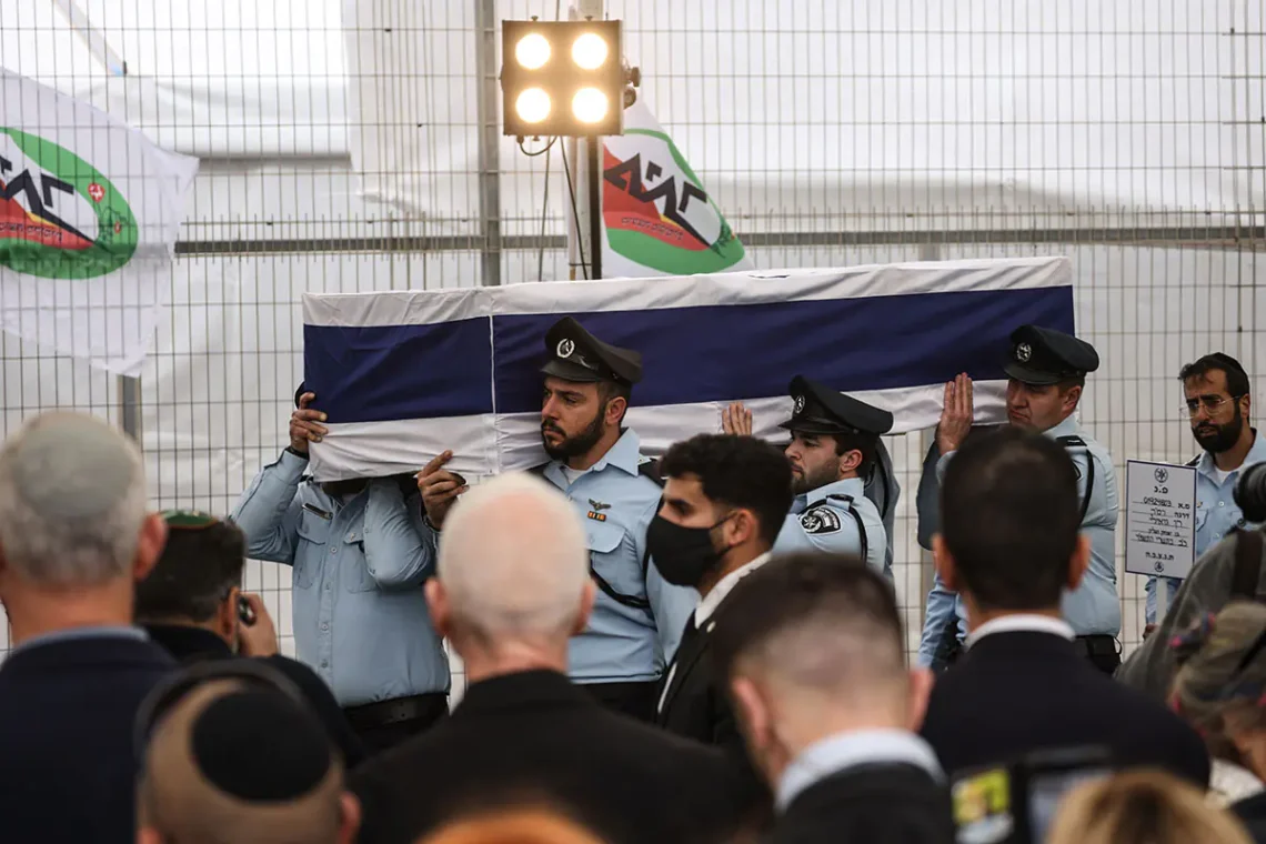 Israel despide al último rehén de Gaza en un funeral público