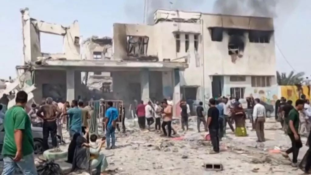 Ataque a escuela en Irán deja 85 alumnas muertas y decenas de heridas