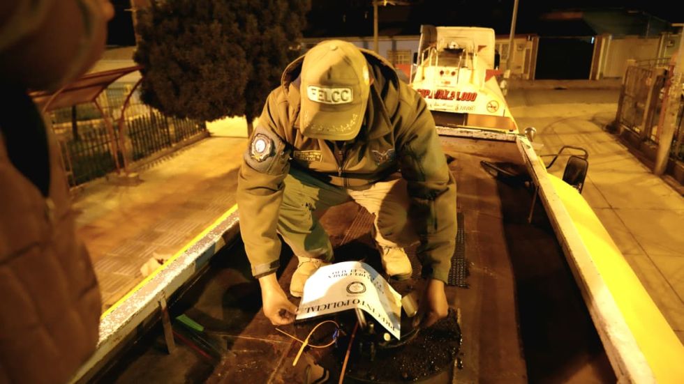 Sorprenden a dos conductores manipulando combustible sin autorización en planta de YPFB