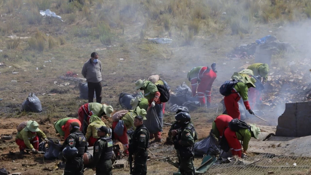 Policía detiene a 49 personas por disturbios tras accidente aéreo en El Alto