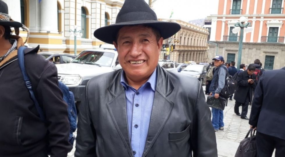 Quispe exige habilitación para postular con otro partido y afirma que la sanción recae en UCS, no en su candidatura