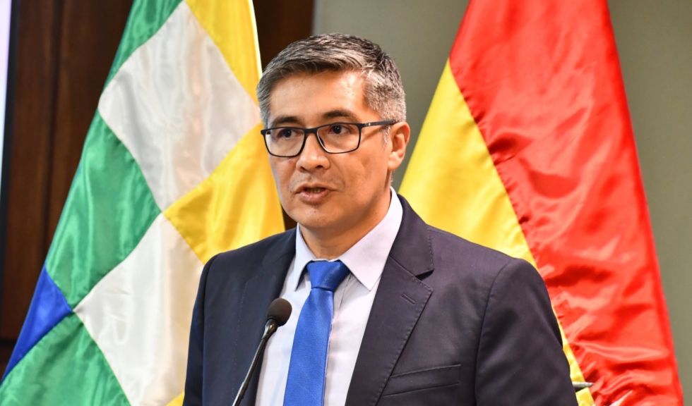 Espinoza acusa a Tuto Quiroga de buscar desestabilización tras críticas al Gobierno