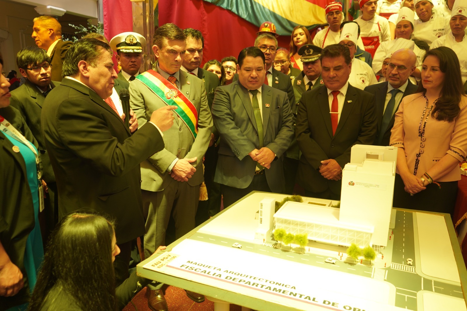 Fiscal General presenta maqueta del nuevo edificio de la Fiscalía Departamental de Oruro