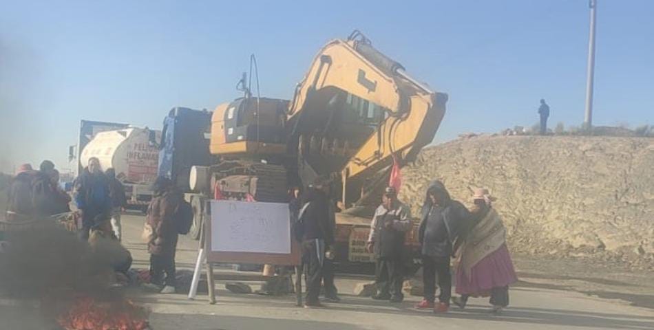 ABC reporta dos puntos de bloqueo en carreteras del departamento de Oruro