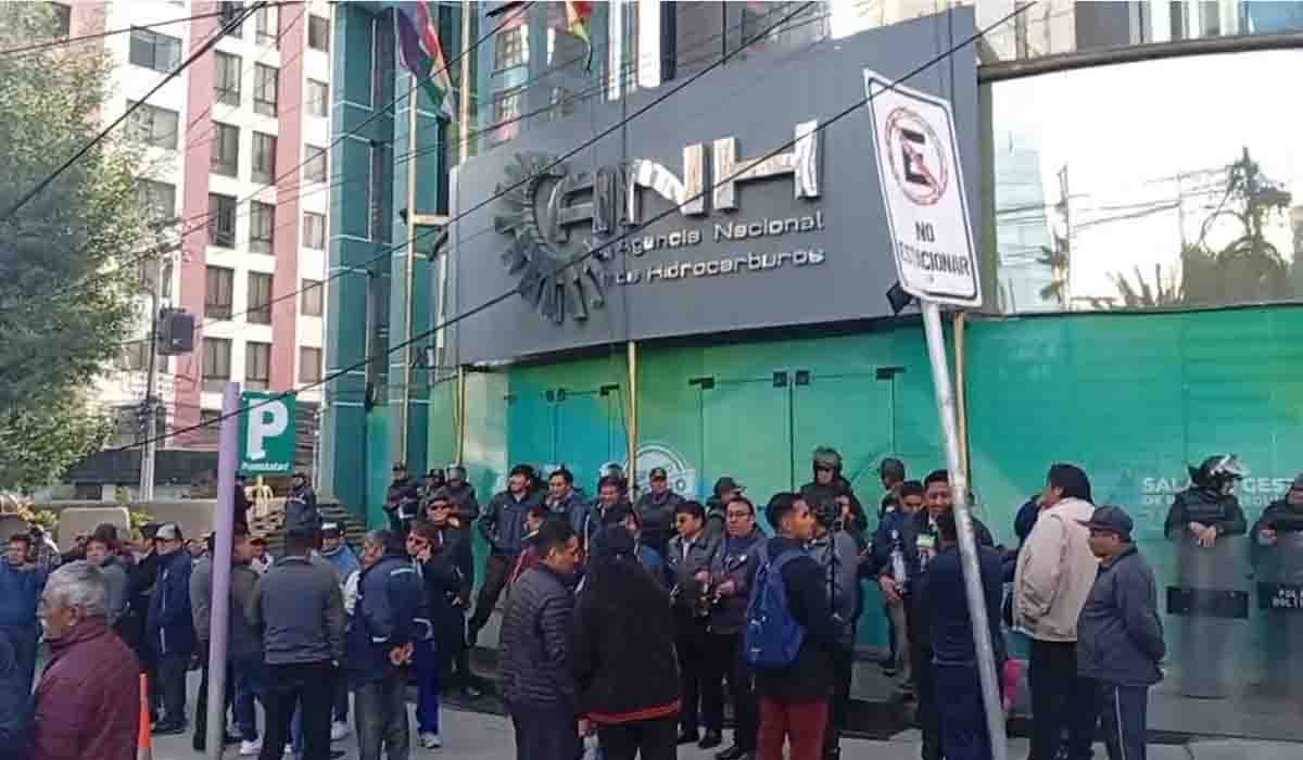 Choferes paceños advierten paro movilizado si el Gobierno no los convoca al diálogo