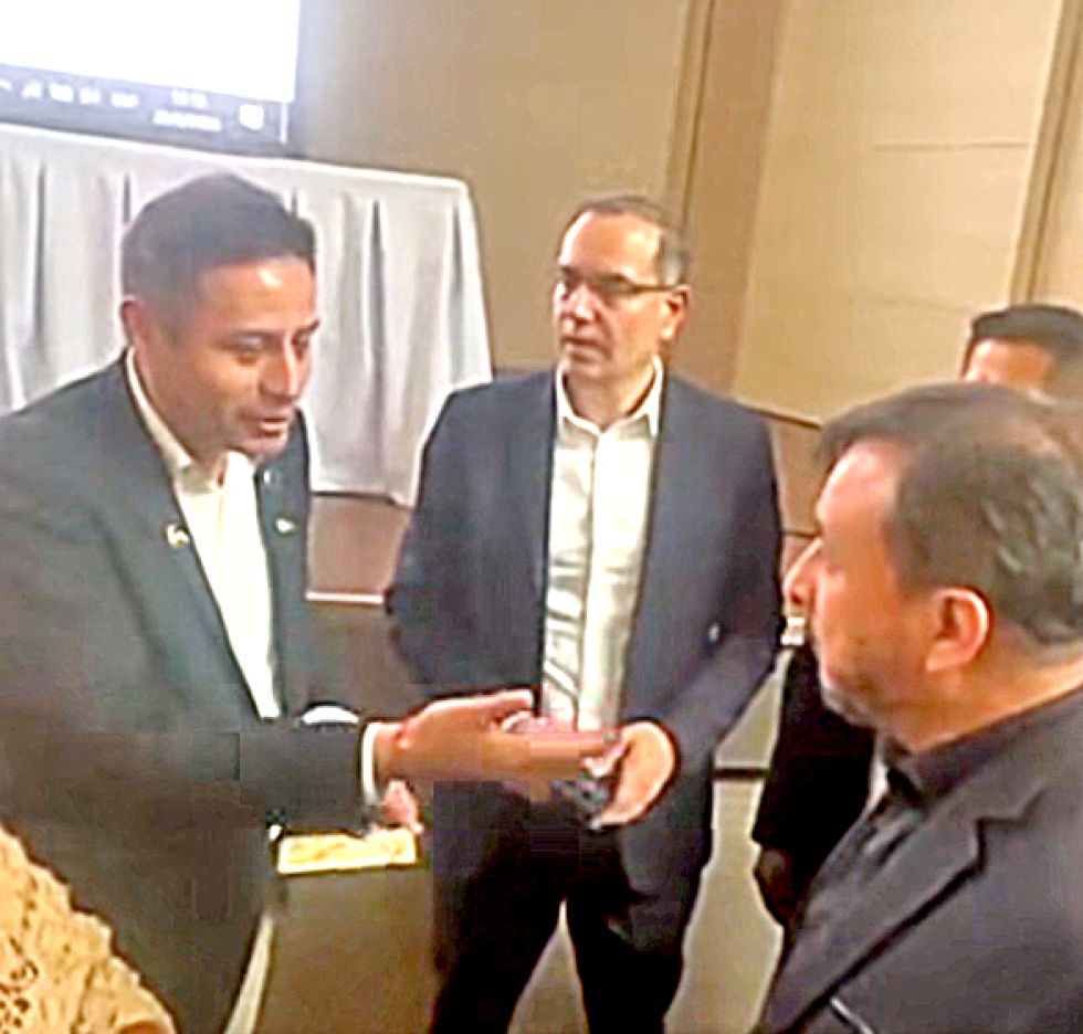 Lara increpa a autoridades de Hidrocarburos y YPFB por el combustible