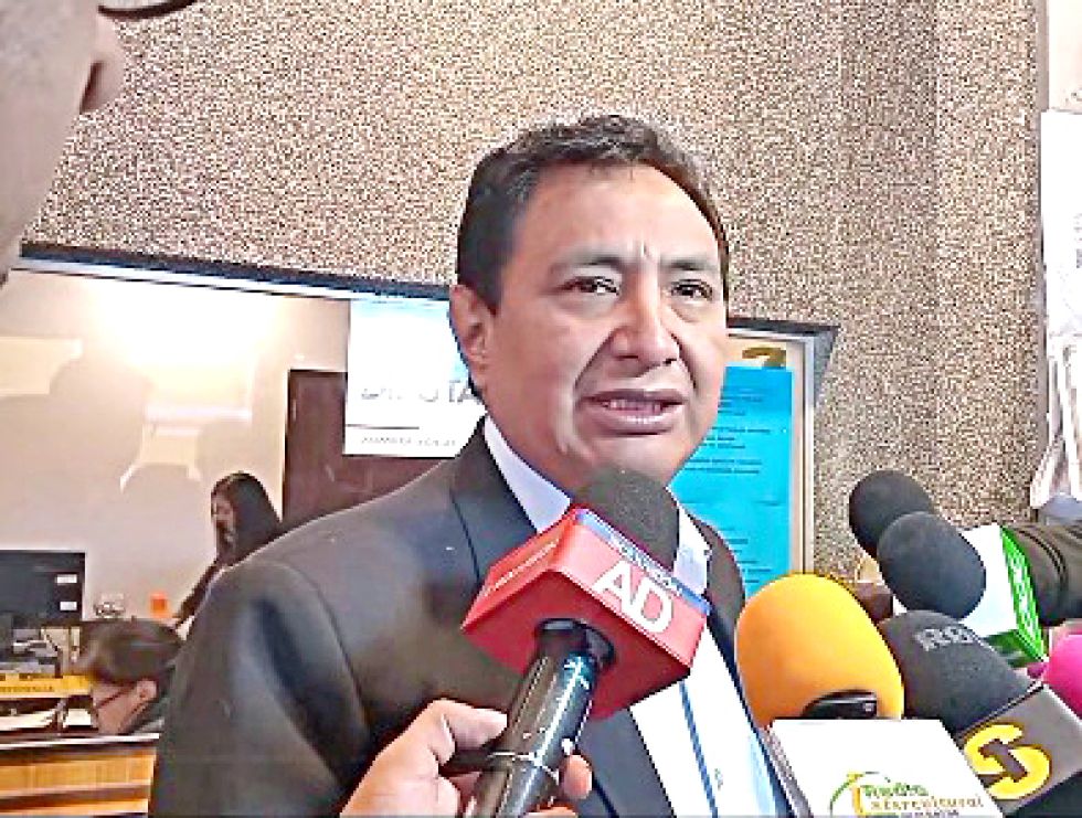 Presentan proyecto de ley para reglamentar la cesación de mandato presidencial