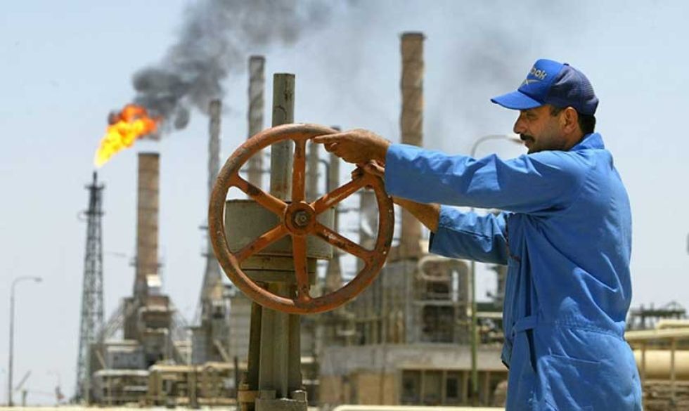 Denuncian millonario sobreprecio en compra de barriles de petróleo por parte de YPFB