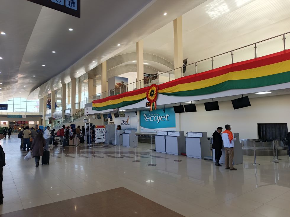 Gobierno impulsa política de cielos abiertos para atraer más aerolíneas y vuelos internacionales