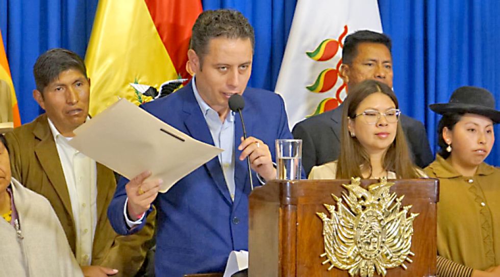 “Prácticamente soy un empleado de Lupo”: Lara anuncia demanda contra decreto