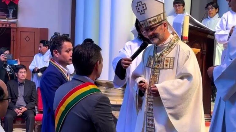Monseñor Bialasik exhorta a Paz y Lara a la unidad durante acto en Oruro