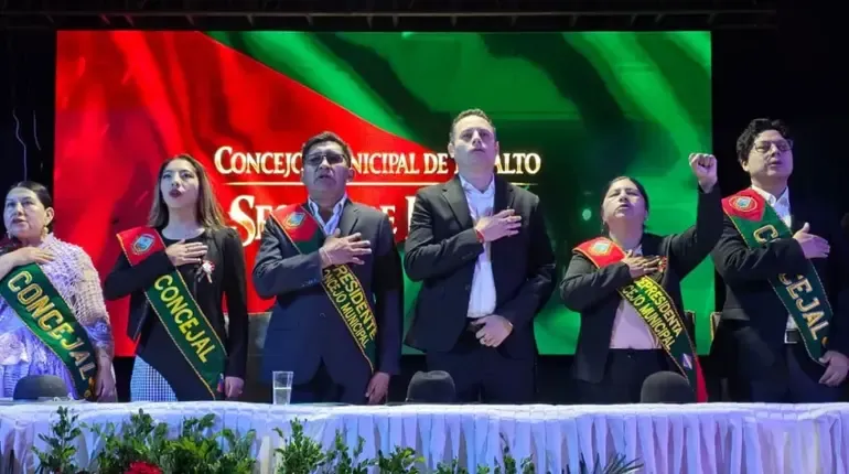 Lara reafirma apoyo a demandas de El Alto en sesión por su aniversario