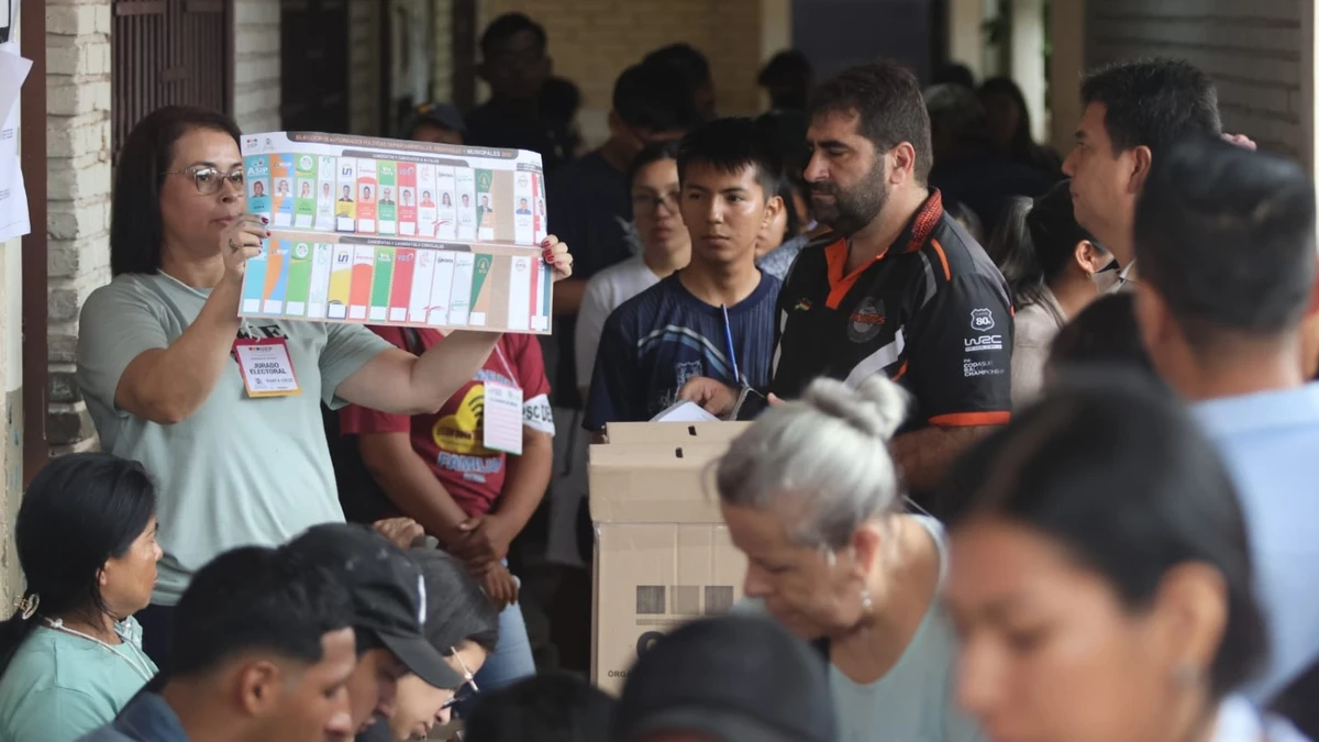 Elecciones Subnacionales avanzan con normalidad en la primera media jornada