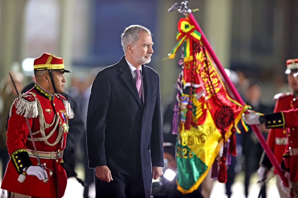 Felipe VI llega a Bolivia y se reunirá con el Presidente Rodrigo Paz