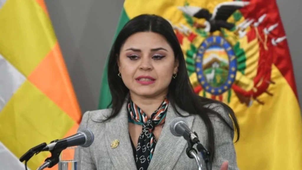 Carla Faval renuncia a la Vocería Presidencial y agradece la confianza del presidente Paz