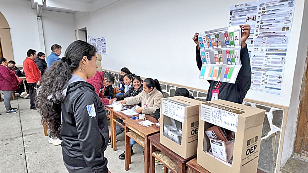 TSE califica de pacífica y exitosa la jornada electoral en Bolivia